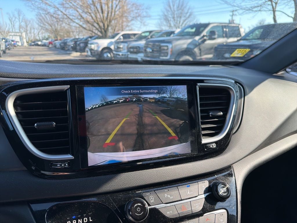 2025 Chrysler Pacifica Select