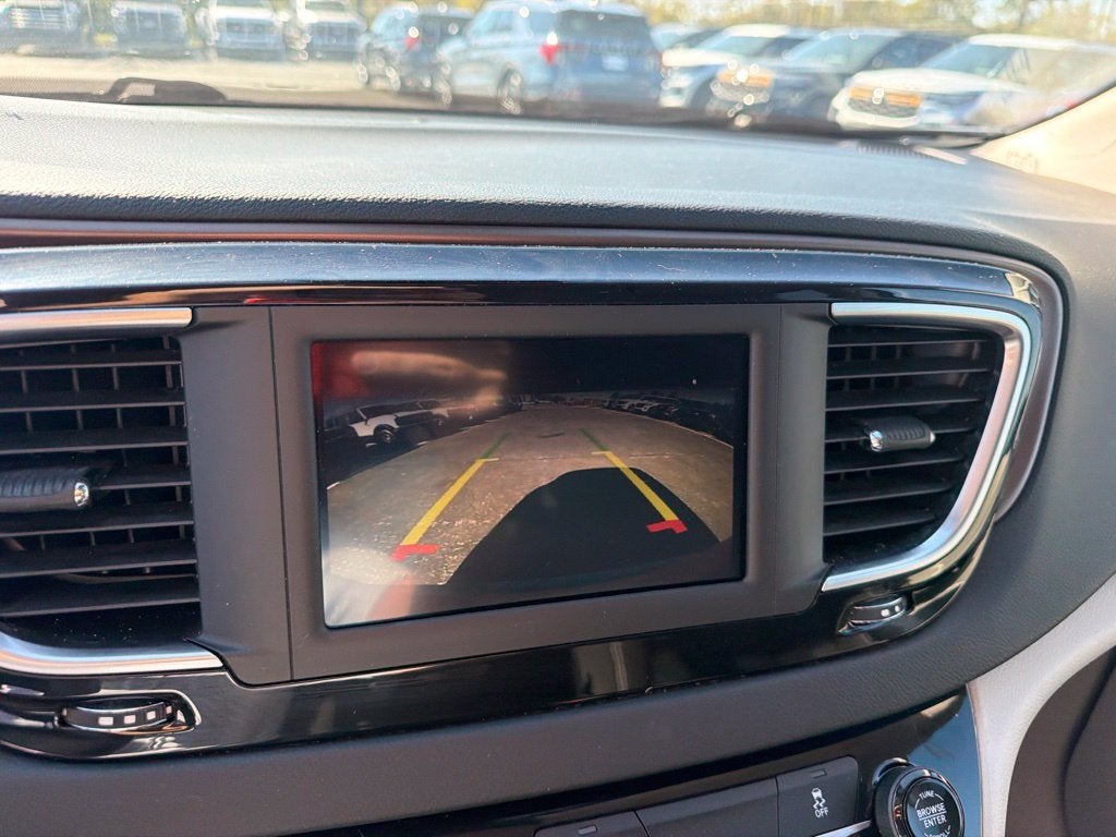 2023 Chrysler Voyager LX