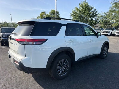 2025 Nissan Pathfinder SV