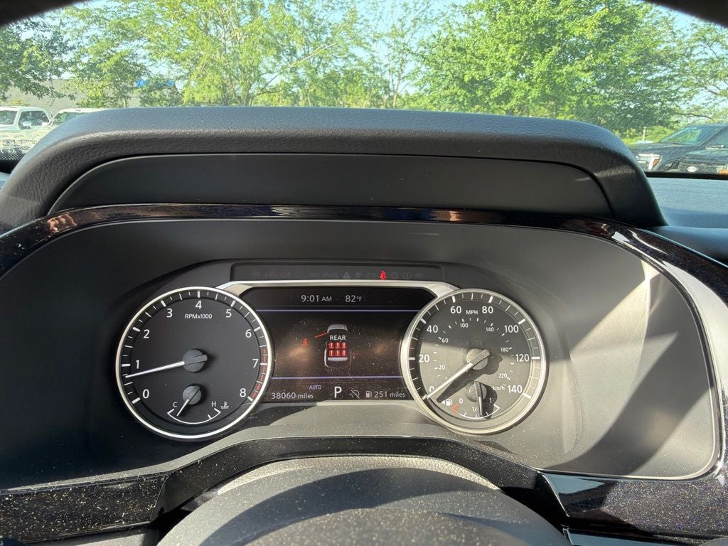 2025 Nissan Pathfinder SV