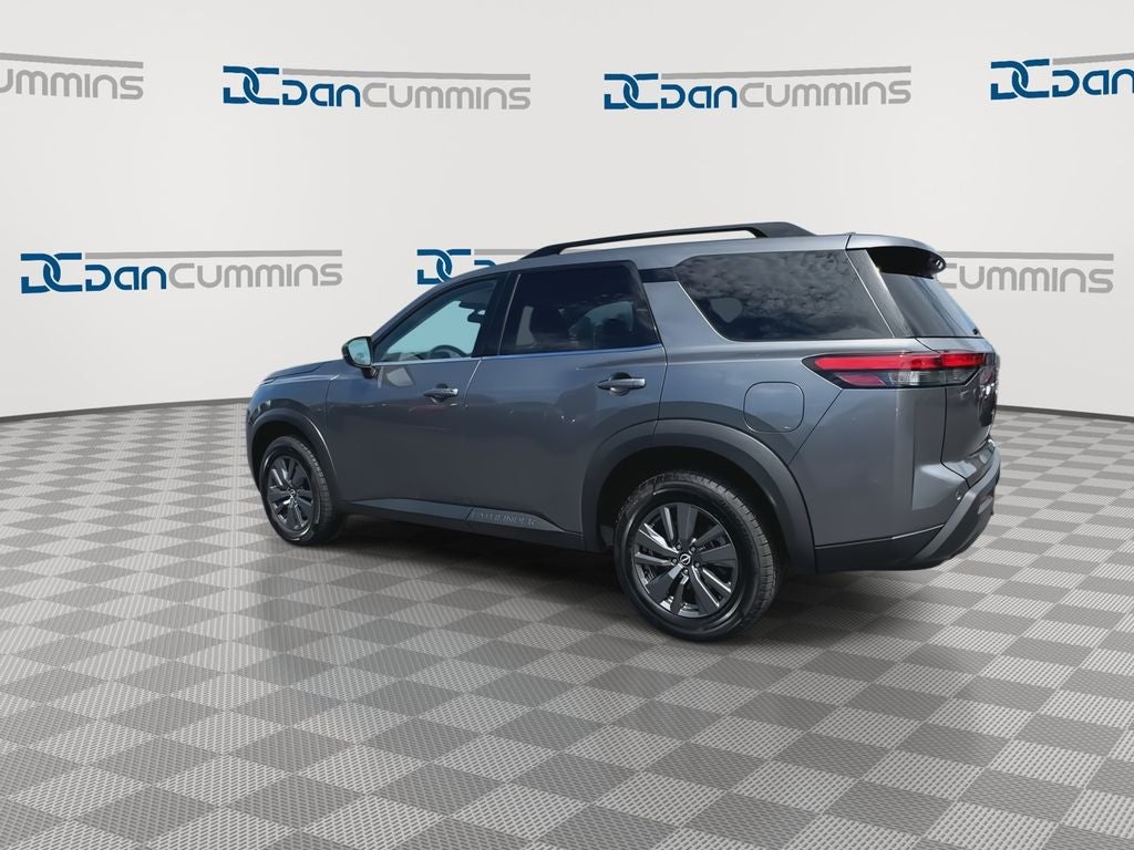 2023 Nissan Pathfinder SV