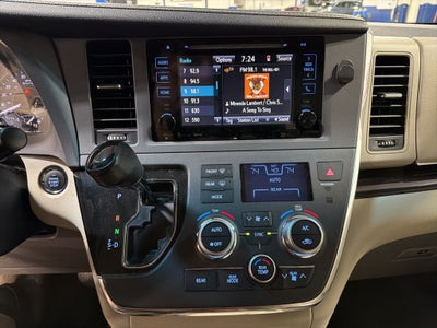 2017 Toyota Sienna Base
