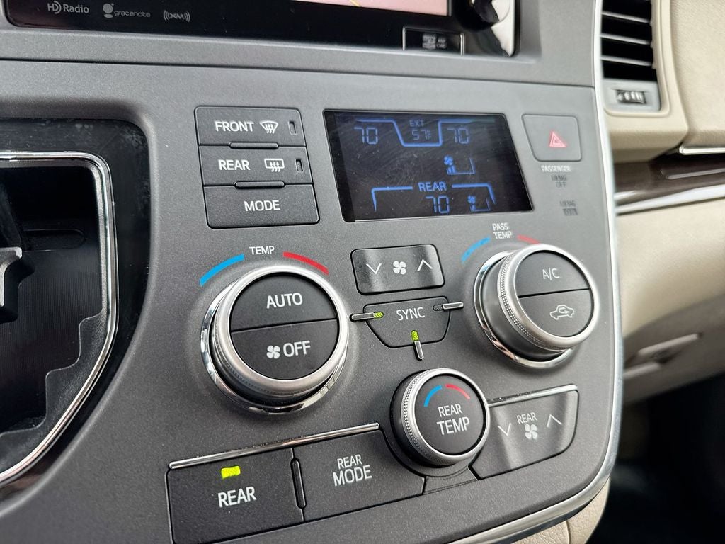 2017 Toyota Sienna XLE