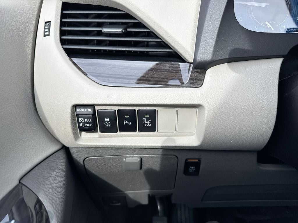 2017 Toyota Sienna XLE