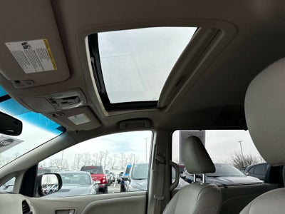 2017 Toyota Sienna XLE