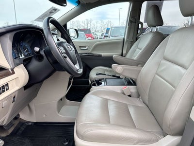 2017 Toyota Sienna XLE