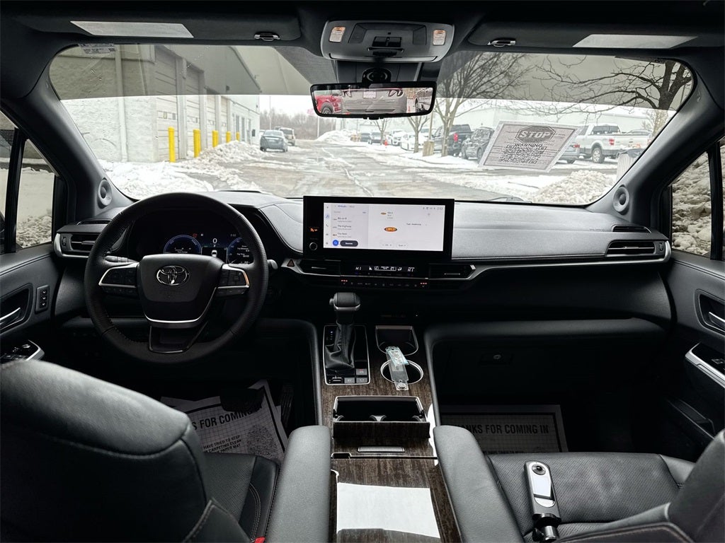 2025 Toyota Sienna Platinum