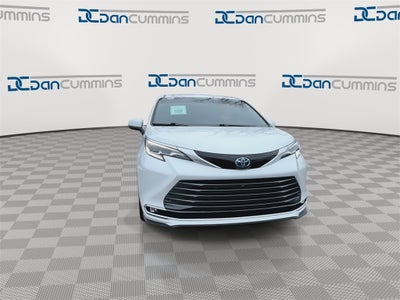 2025 Toyota Sienna Platinum