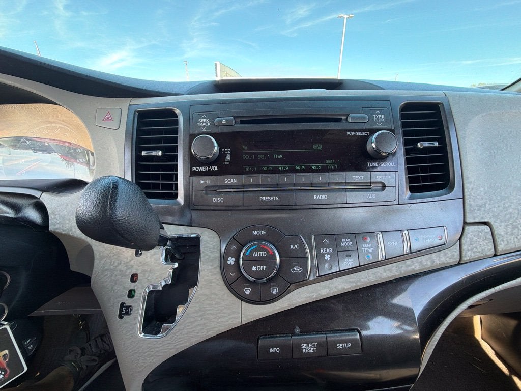 2014 Toyota Sienna LE
