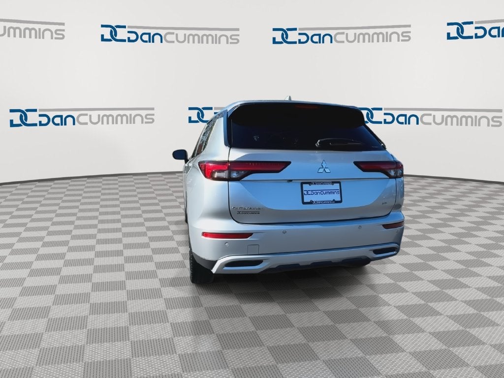 2024 Mitsubishi Outlander SE Black Edition w/Pano Roof