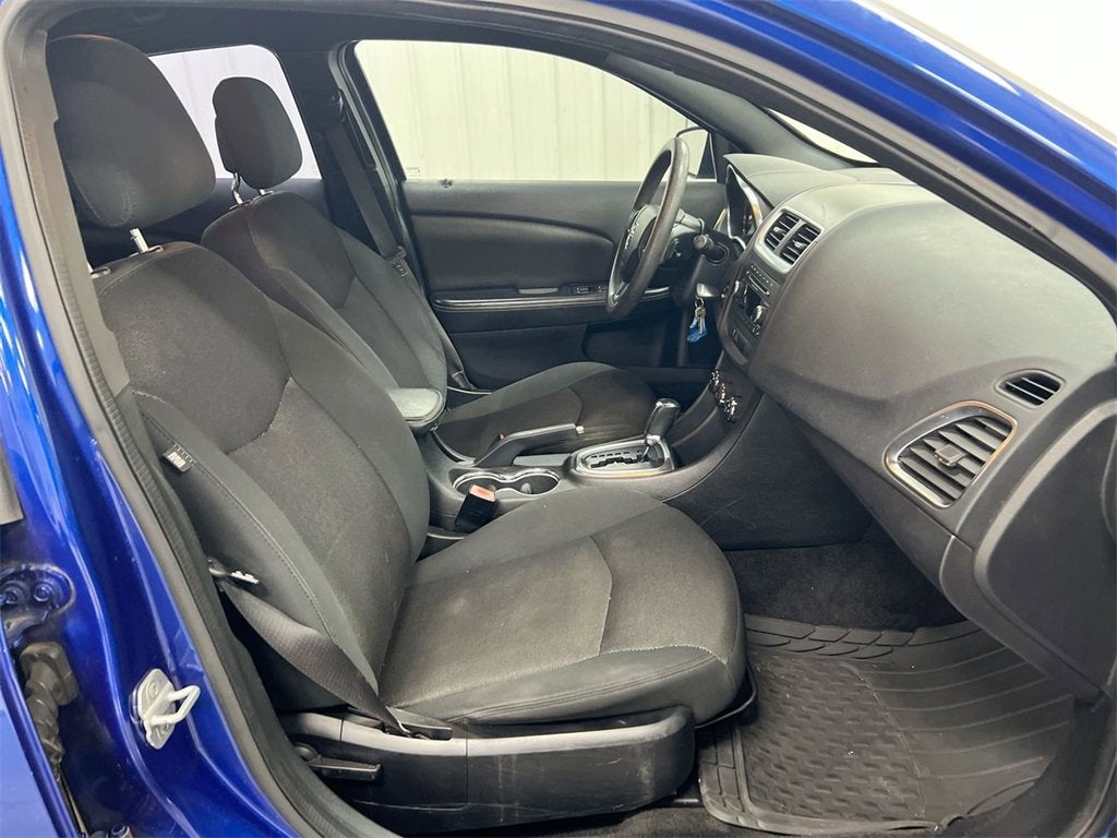 2012 Dodge Avenger SE