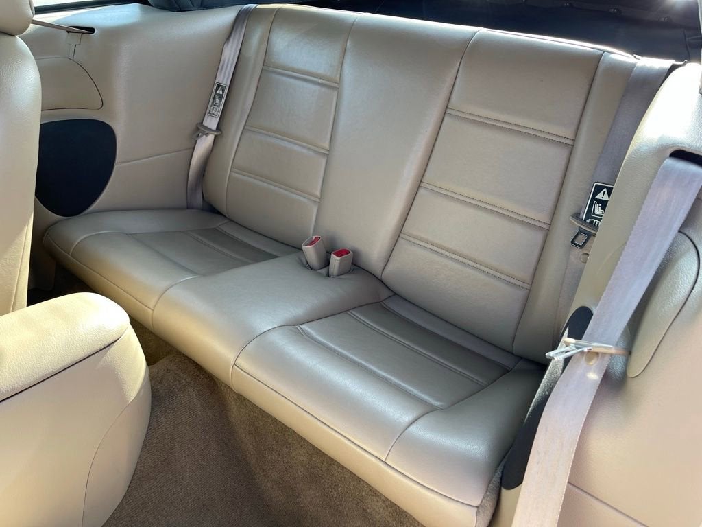 2000 Ford Mustang Base