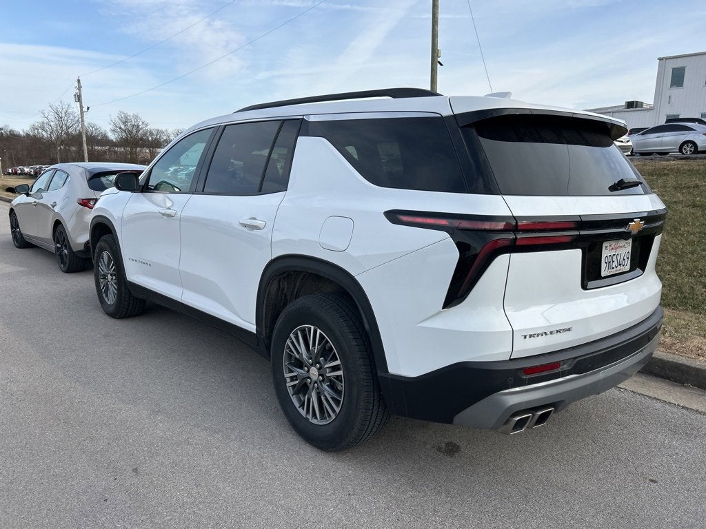 2025 Chevrolet Traverse LT