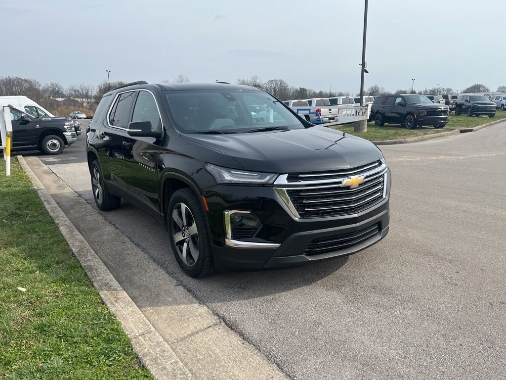 2023 Chevrolet Traverse LT Leather
