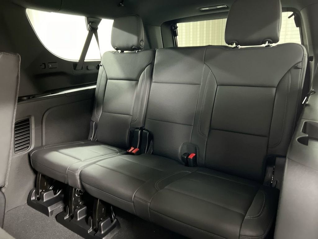 2025 Chevrolet Suburban LT