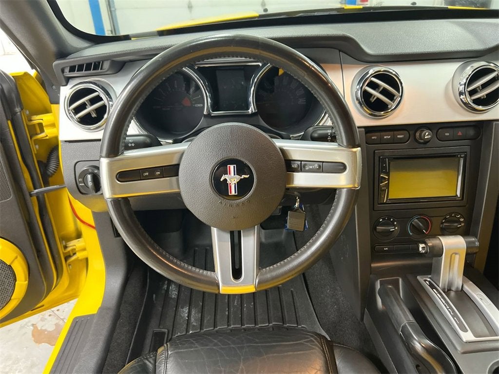 2005 Ford Mustang GT Deluxe