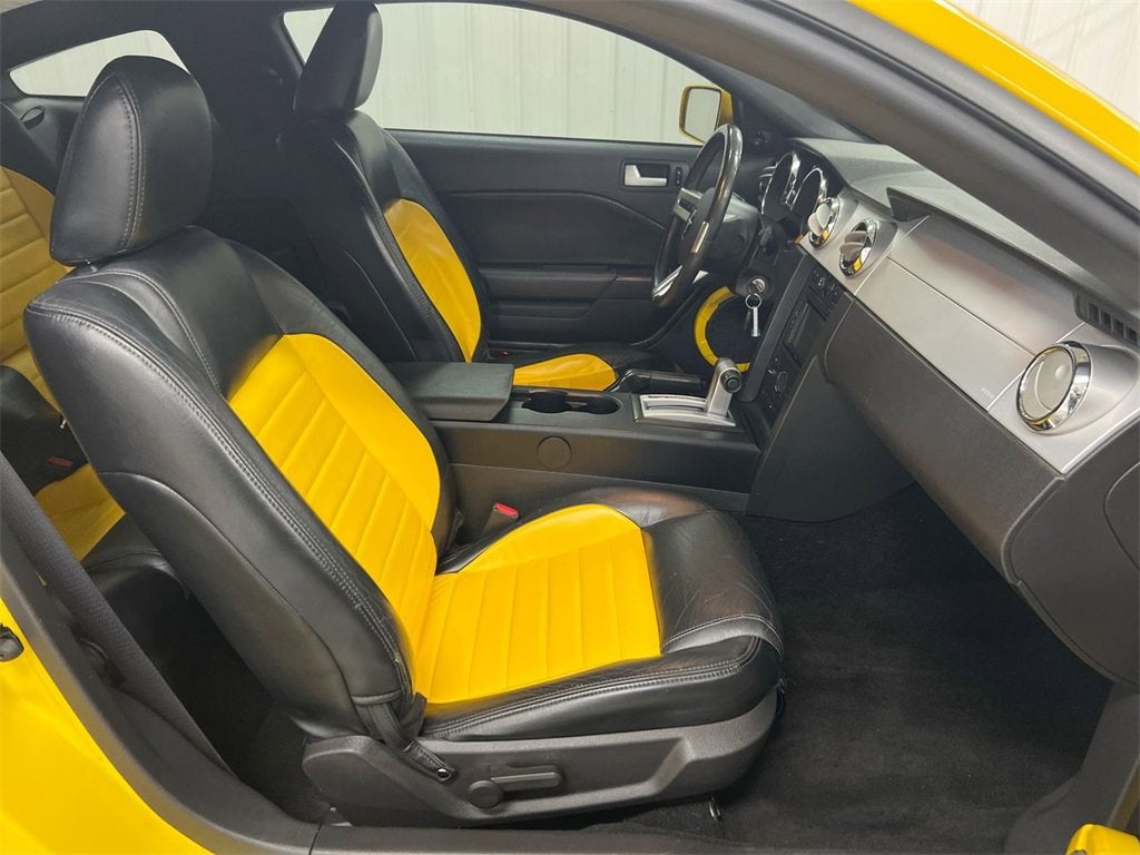 2005 Ford Mustang GT Deluxe