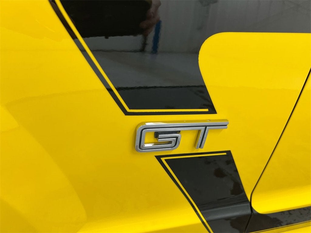 2005 Ford Mustang GT Deluxe