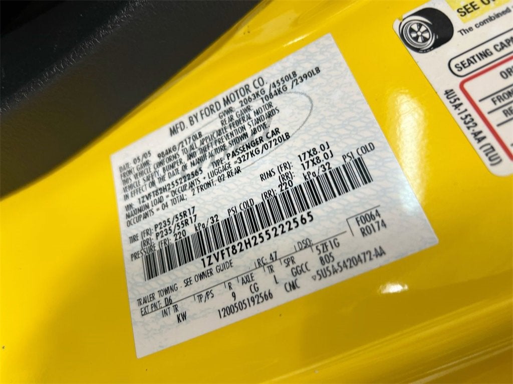 2005 Ford Mustang GT Deluxe