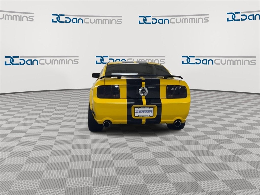 2005 Ford Mustang GT Deluxe