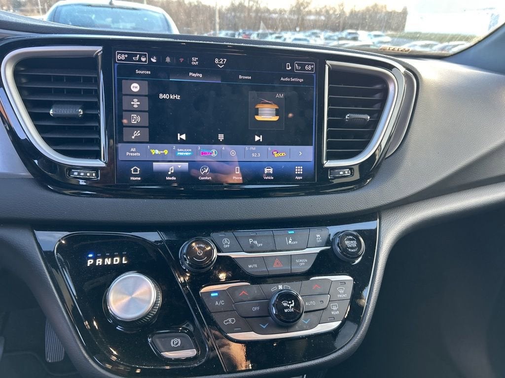 2025 Chrysler Pacifica Select