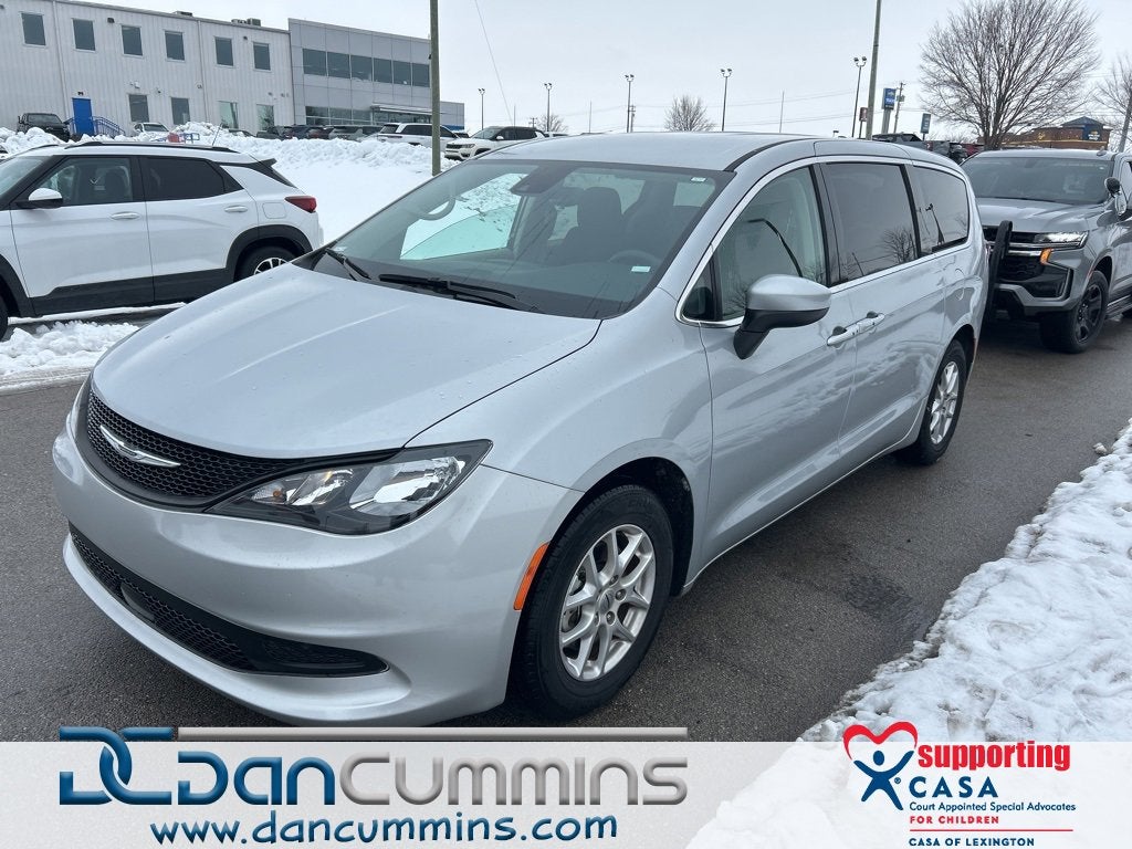2023 Chrysler Voyager LX