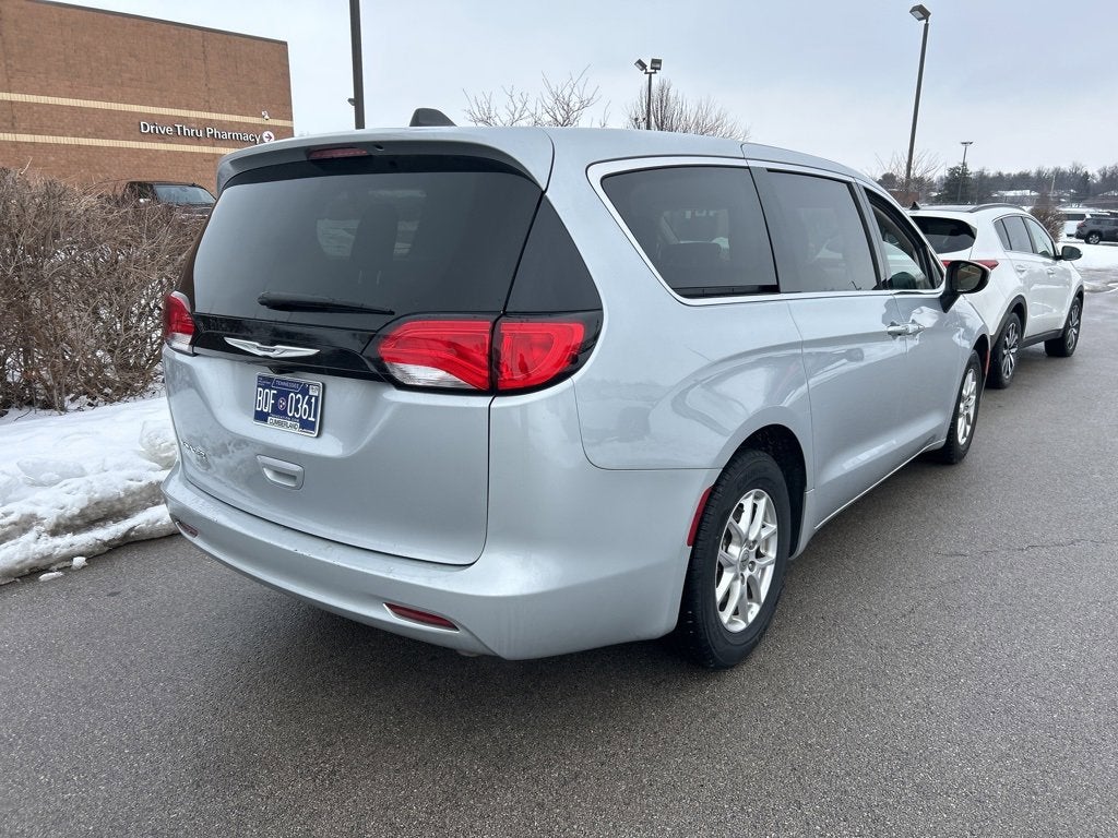 2023 Chrysler Voyager LX