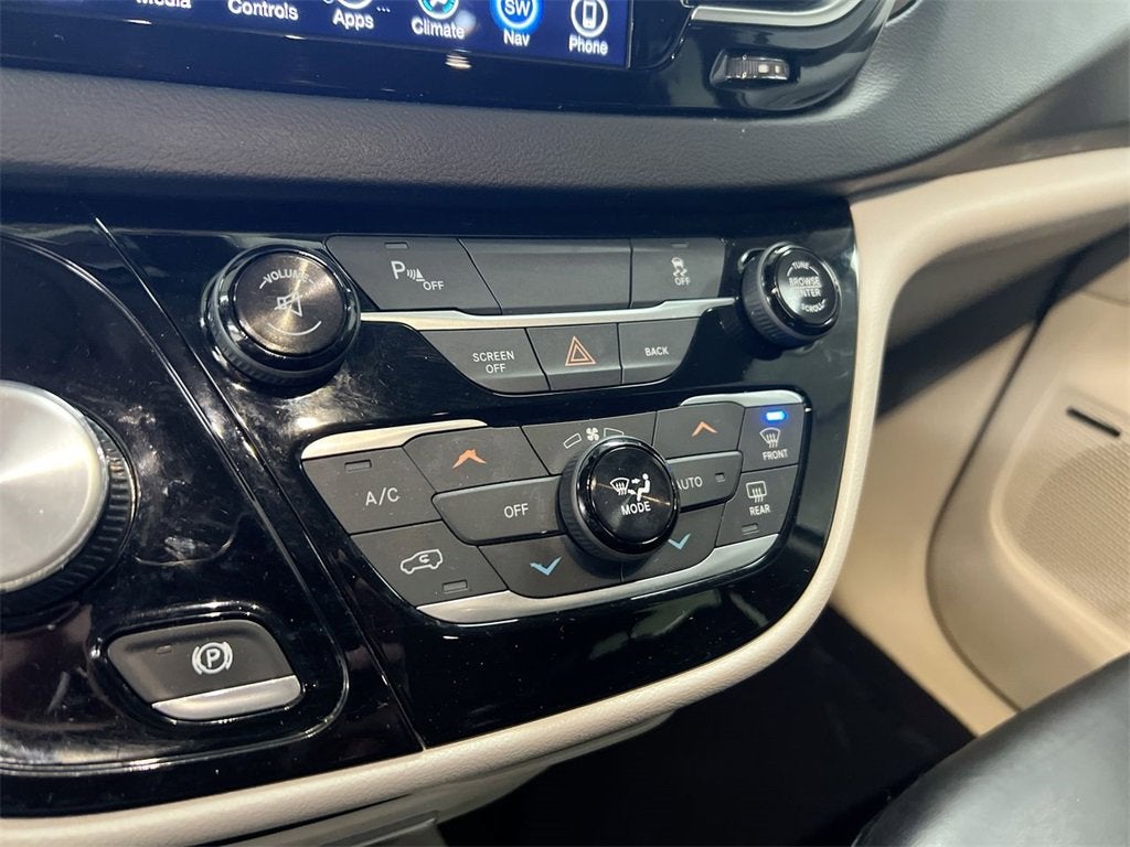 2017 Chrysler Pacifica Touring-L Plus