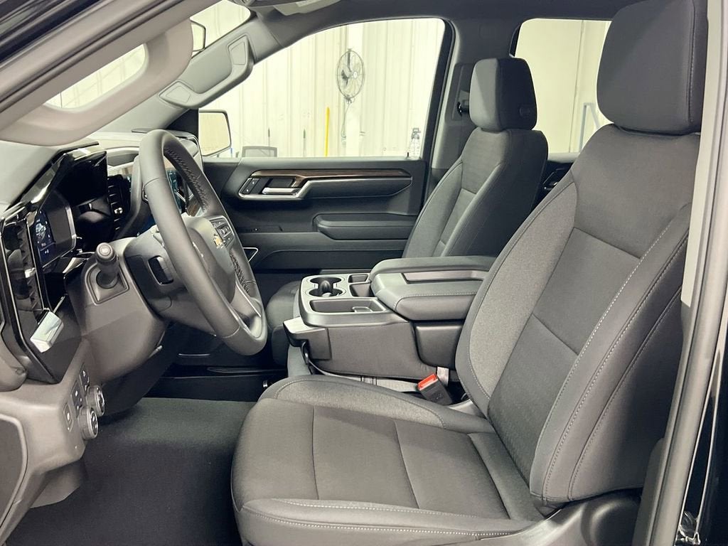 2025 Chevrolet Silverado 1500 LT (2FL)