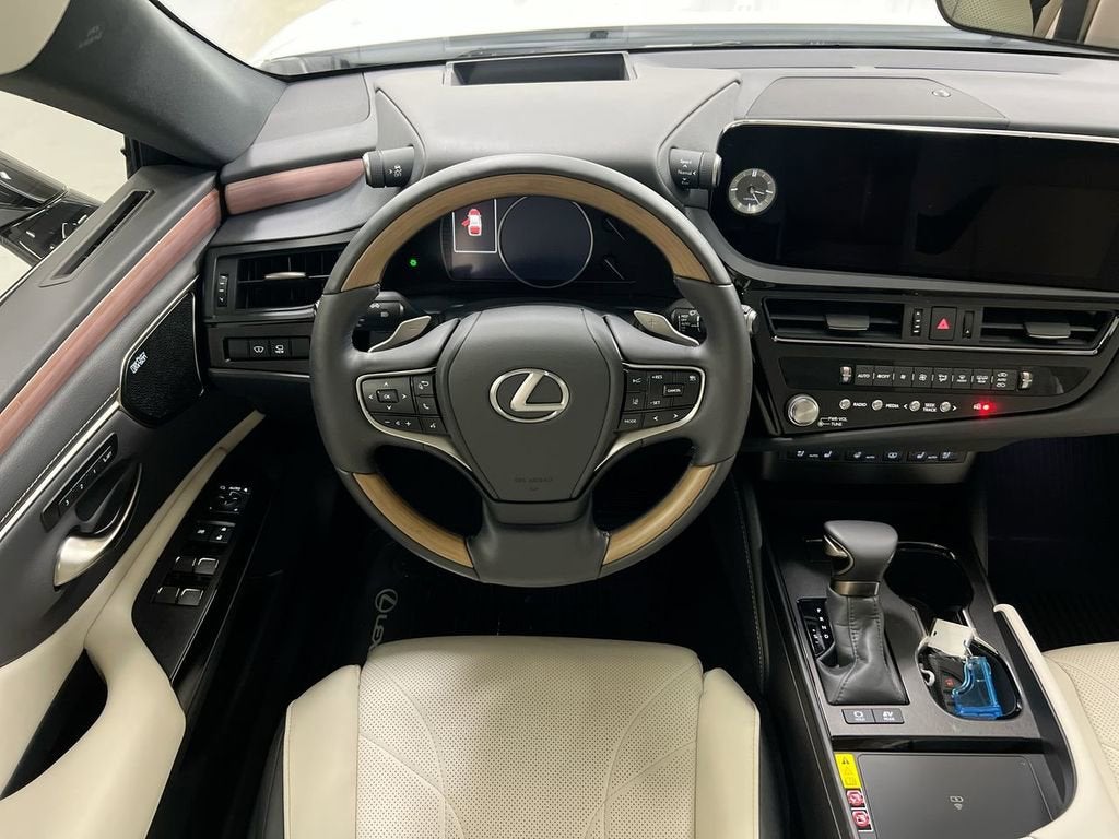 2025 Lexus ES ES 300h Ultra Luxury