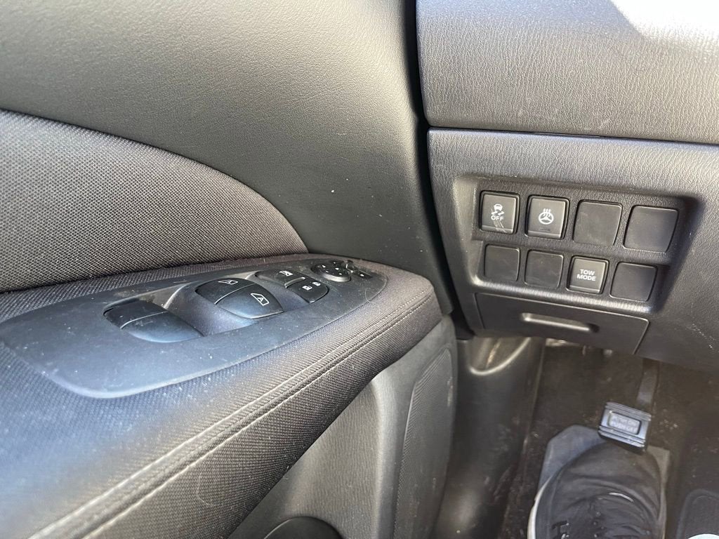 2017 Nissan Pathfinder SV