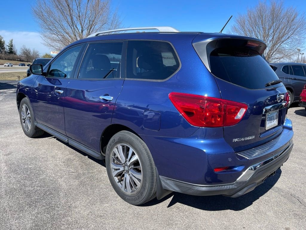 2017 Nissan Pathfinder SV