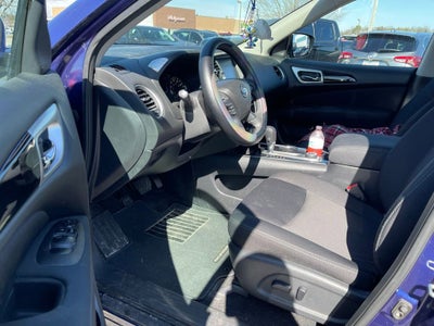 2017 Nissan Pathfinder SV