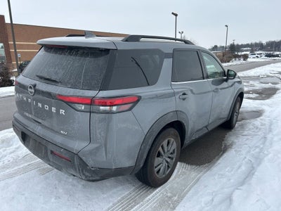 2024 Nissan Pathfinder SV