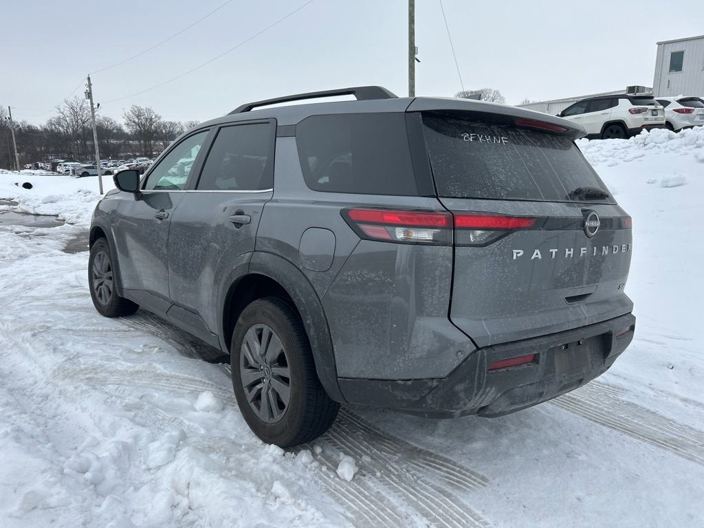 2024 Nissan Pathfinder SV