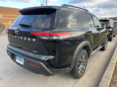 2025 Nissan Pathfinder SV