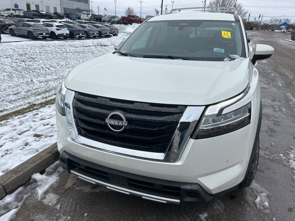 2023 Nissan Pathfinder SL