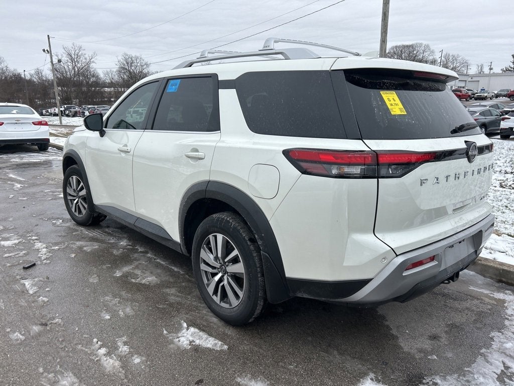 2023 Nissan Pathfinder SL