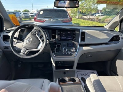 2020 Toyota Sienna XLE