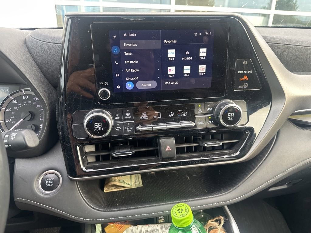 2024 Toyota Highlander LE