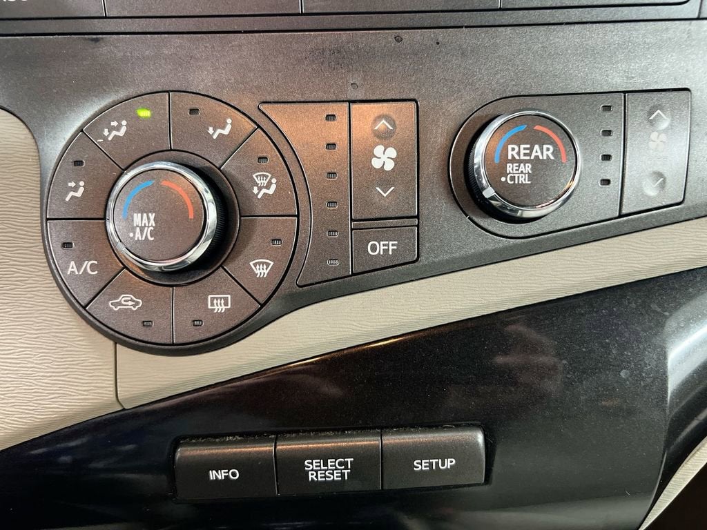 2011 Toyota Sienna LE AAS