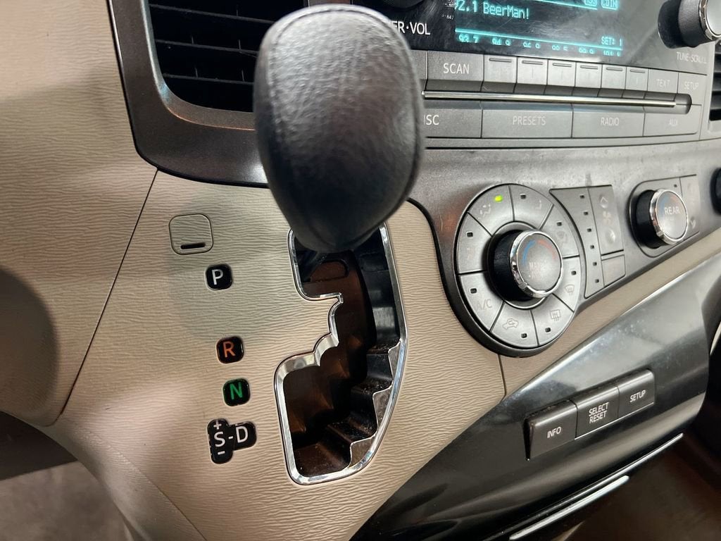 2011 Toyota Sienna LE AAS