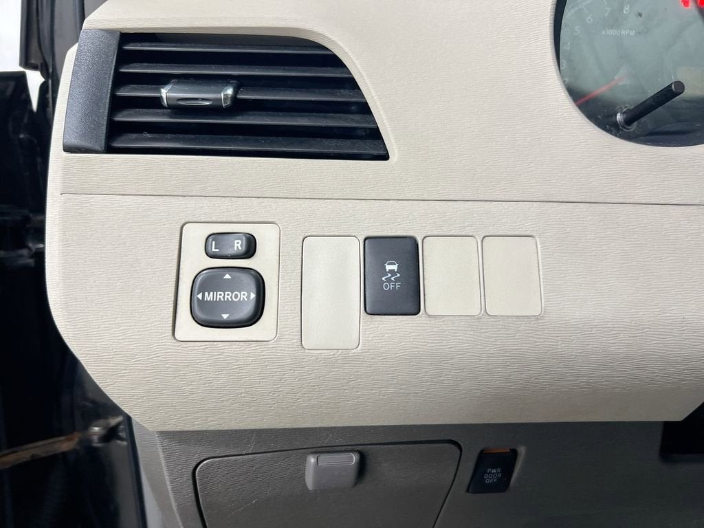 2011 Toyota Sienna LE AAS