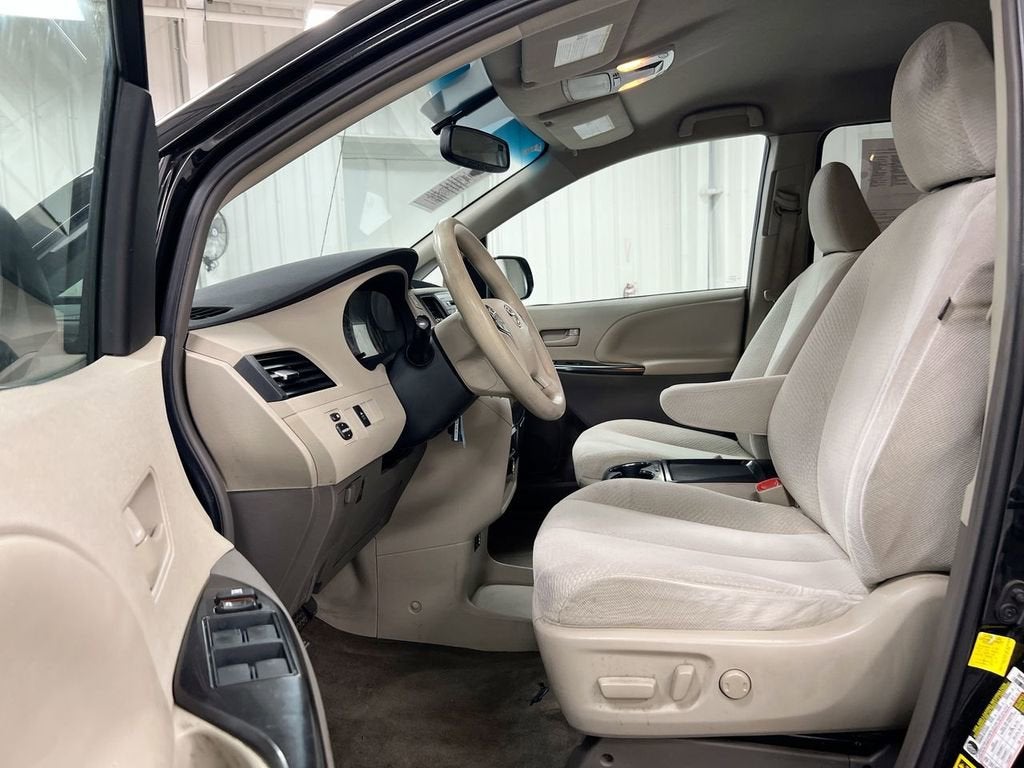 2011 Toyota Sienna LE AAS