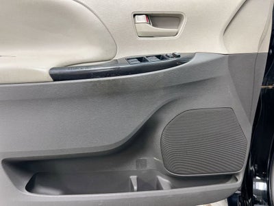 2011 Toyota Sienna LE AAS