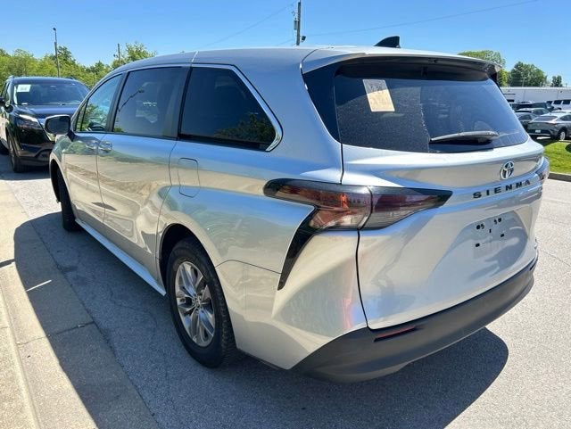2023 Toyota Sienna LE