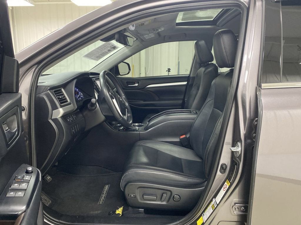 2019 Toyota Highlander SE