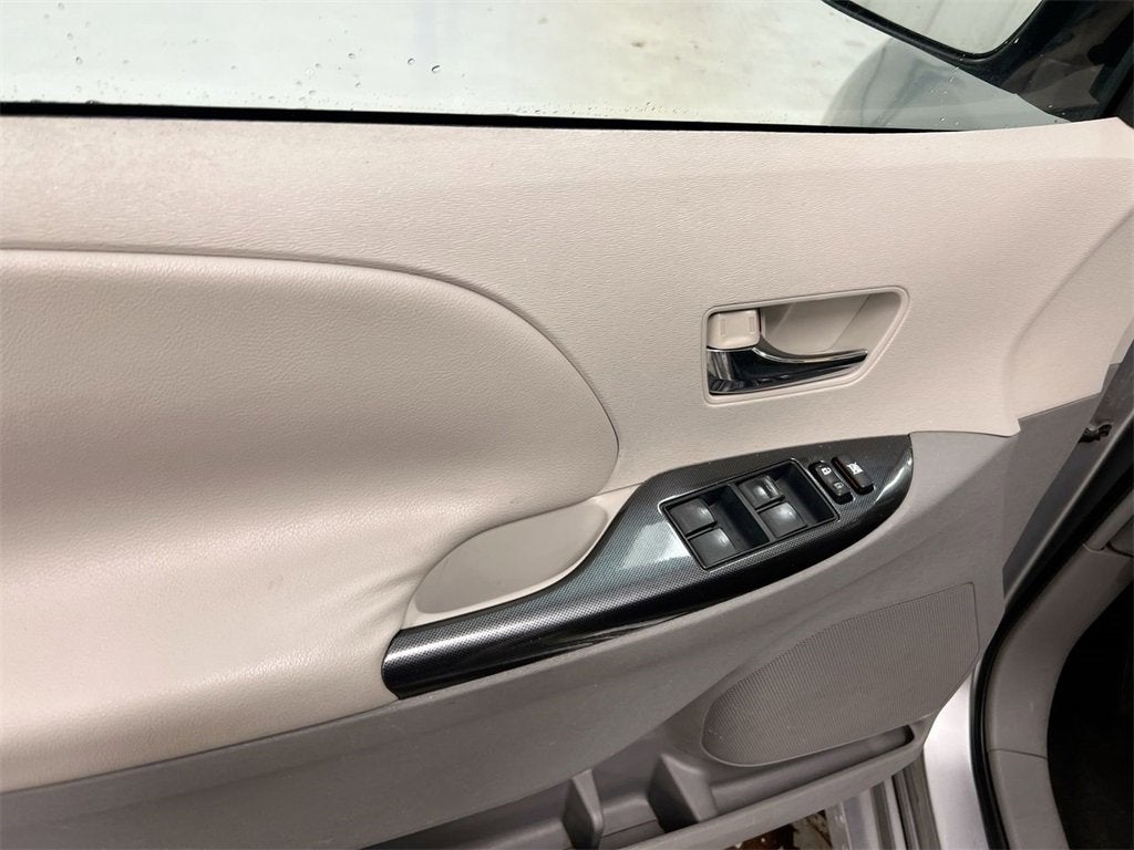 2011 Toyota Sienna SE