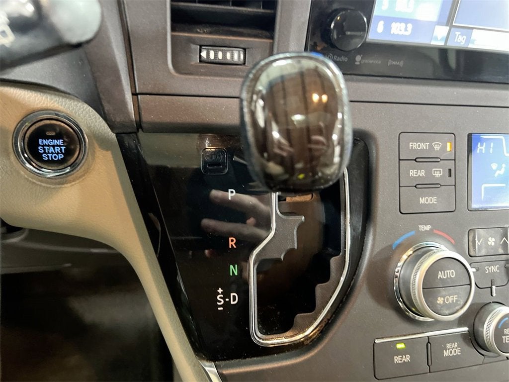 2016 Toyota Sienna XLE