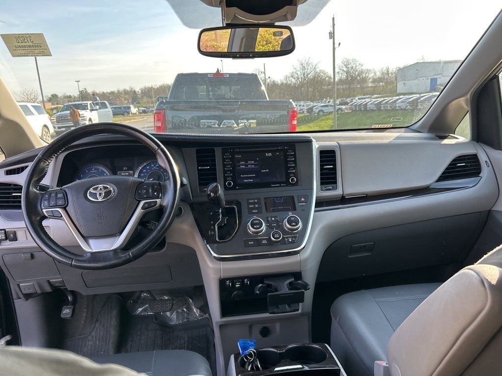 2019 Toyota Sienna XLE Auto Access Seat